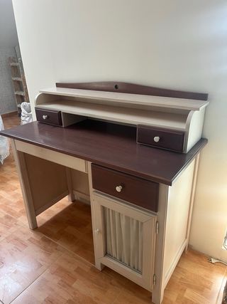Escritorio madera beige y púrpura 
