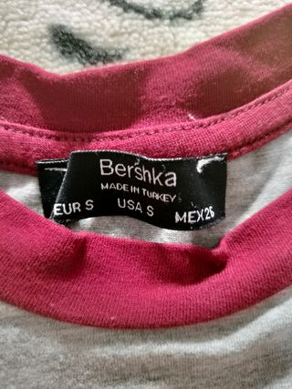Crop top Bershka gris-rojo, talla S