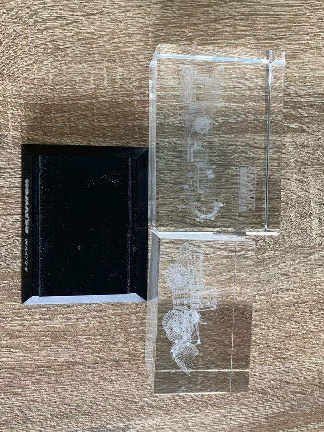 Pisapapeles de cristal: Komatsu & Sandvik