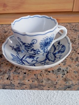 Tasa y platillo Meissen azul y blanco