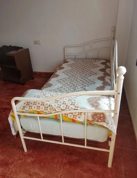 Letto singolo in metallo bianco + materasso