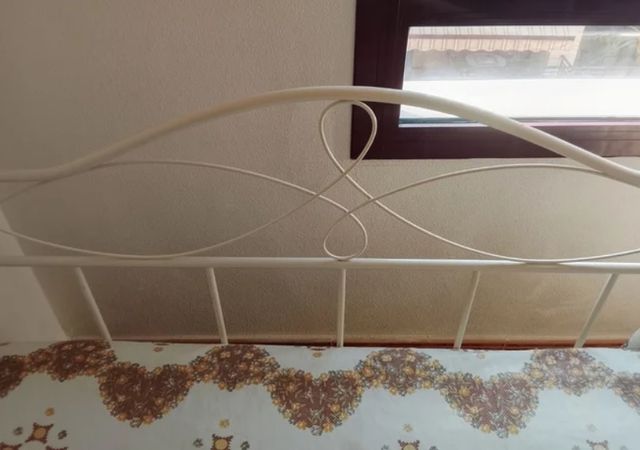 Letto singolo in metallo bianco + materasso