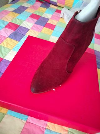 Botines rojos de ante