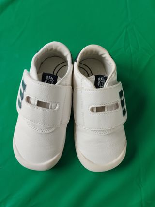 Zapatillas bebé Mustang talla 25