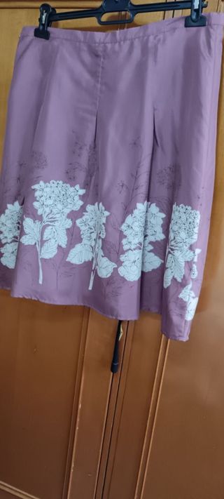 Falda plisada floral morada