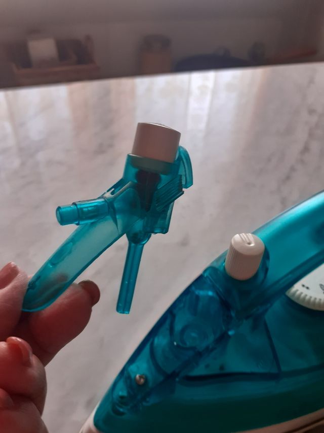 Ferro da stiro 1200W leggero