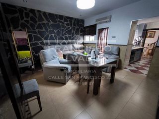 Casa adosada en venta en Lucena