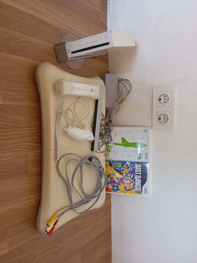 Wii + Wii Fit: Consola + accesorio