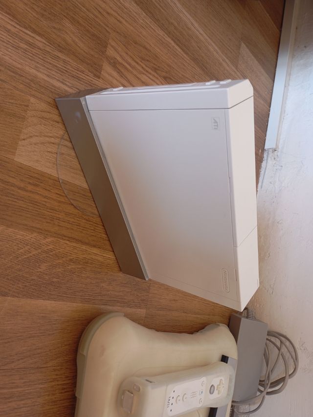 Wii + Wii Fit: Consola + accesorio