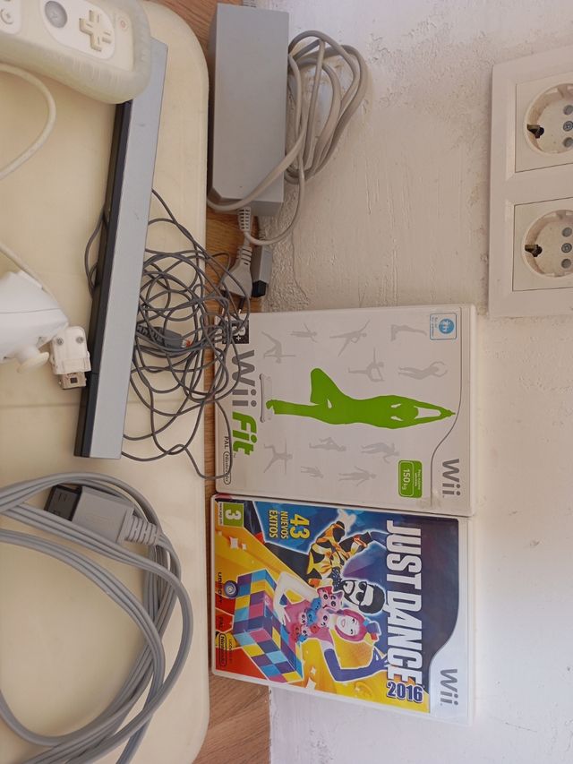 Wii + Wii Fit: Consola + accesorio