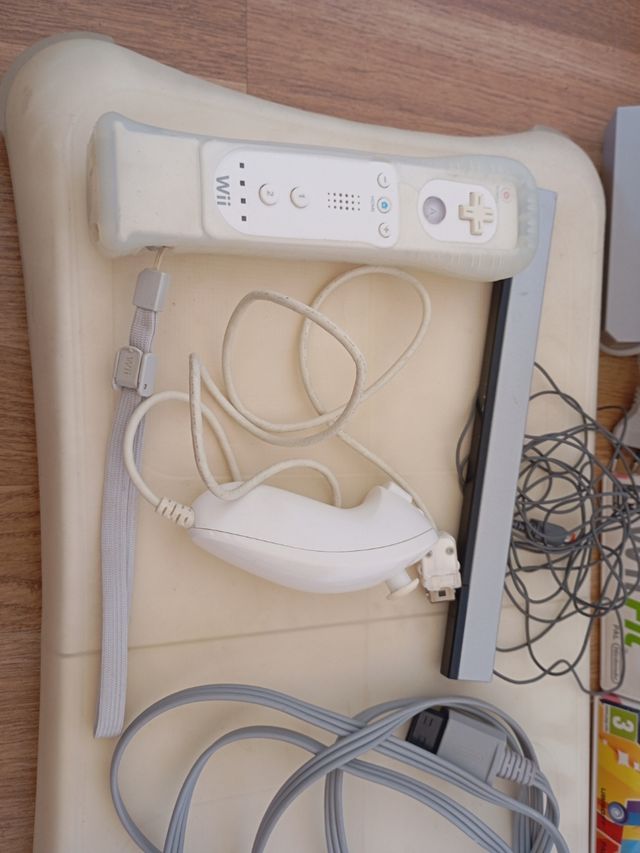 Wii + Wii Fit: Consola + accesorio