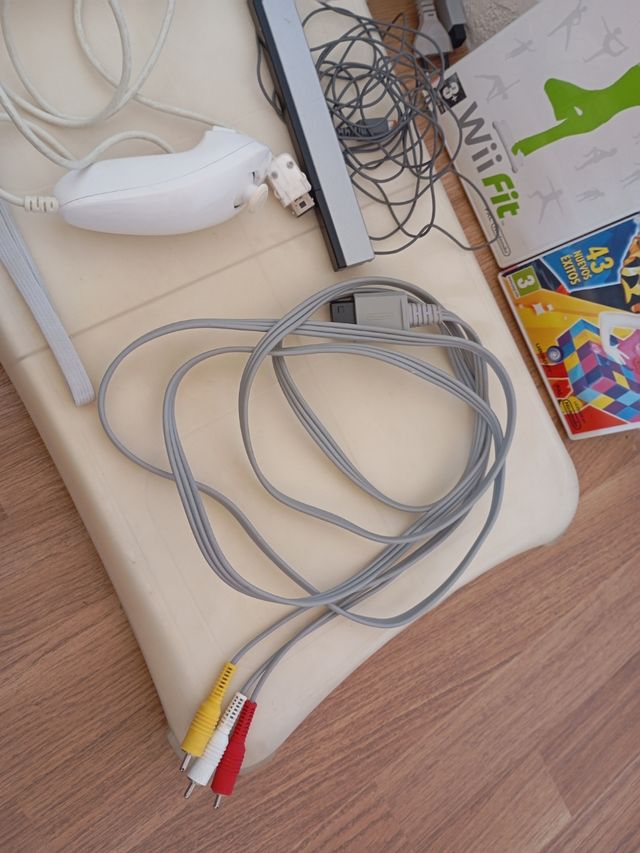 Wii + Wii Fit: Consola + accesorio