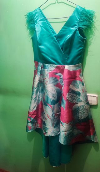 Vestido cóctel turquesa estampado