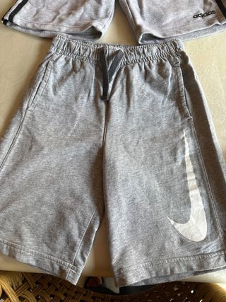 Shorts deportivos grises Nike