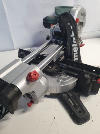 Sierra ingletadora Metabo KGS216M