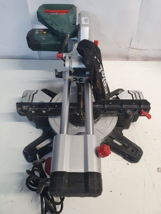Sierra ingletadora Metabo KGS216M