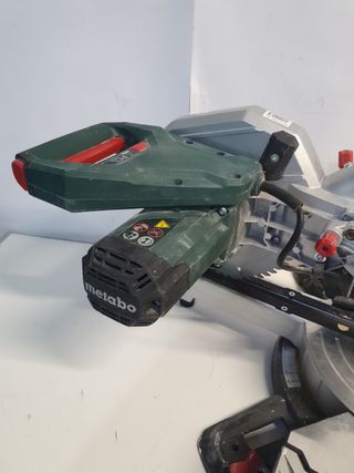 Sierra ingletadora Metabo KGS216M