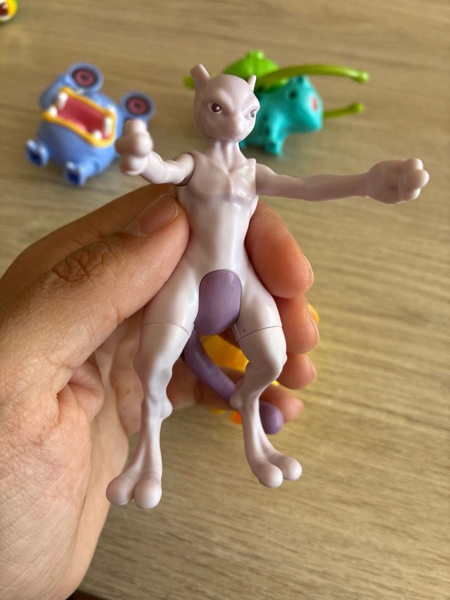 4 personaggi di Pokémon Burger King