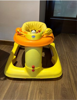 Andador Chicco bebé, amarillo
