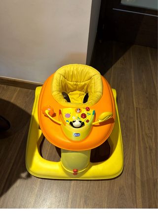 Andador Chicco bebé, amarillo