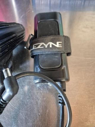 Lezyne 1800i Mega Drive - Luz Bicicleta