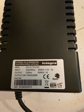 Gruppo di continuità UPS APC da 700VA 360W Integra