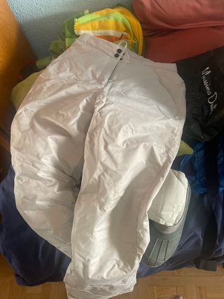 Pantalones(EU 42) y botas nieve 39