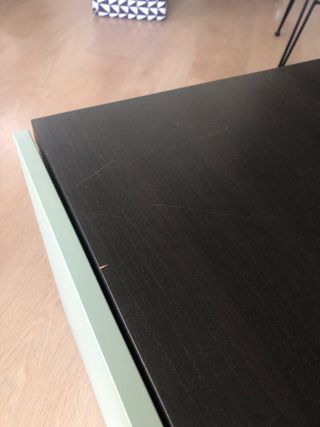 Mueble color madera y puerta verde.Negociable 