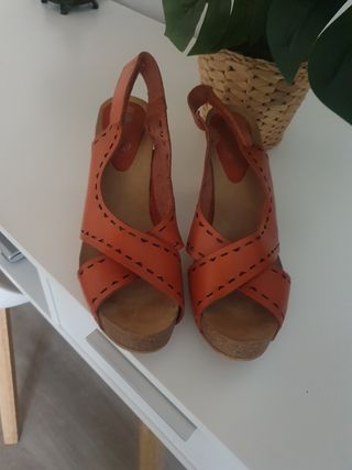 Sandalias tde piel tacón de madera