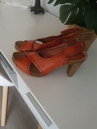 Sandalias tde piel tacón de madera