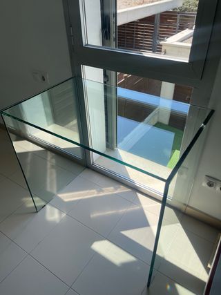 Mesa cristal diseño moderno