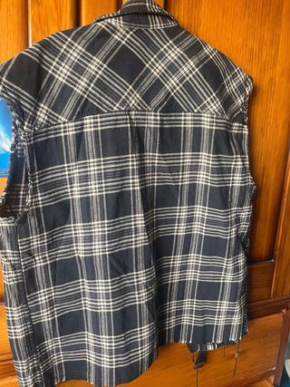 Camisa sin mangas Pull&Bear | Negra y beige