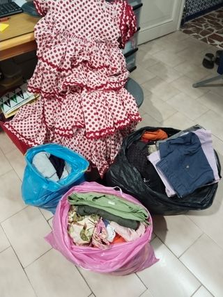 Ropa usada: Vestido + 3 bolsas