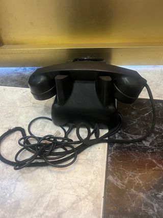 Teléfono antiguo negro