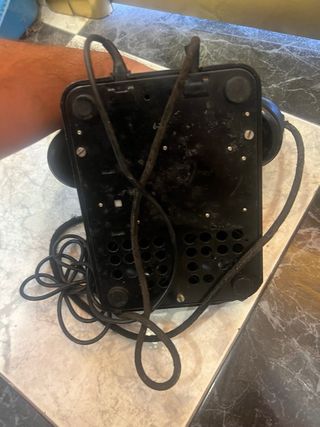 Teléfono antiguo negro