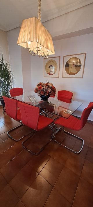 Mesa cristal + 6 sillas rojas