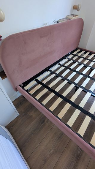 Cama matrimonial rosa Made.com 180x200
