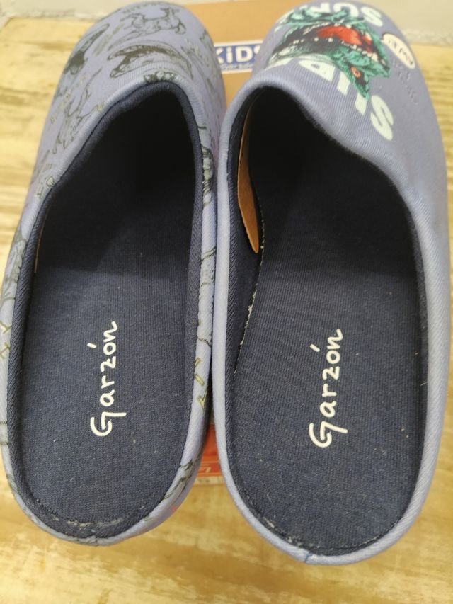 Zapatillas dinosaurio niño Garzón