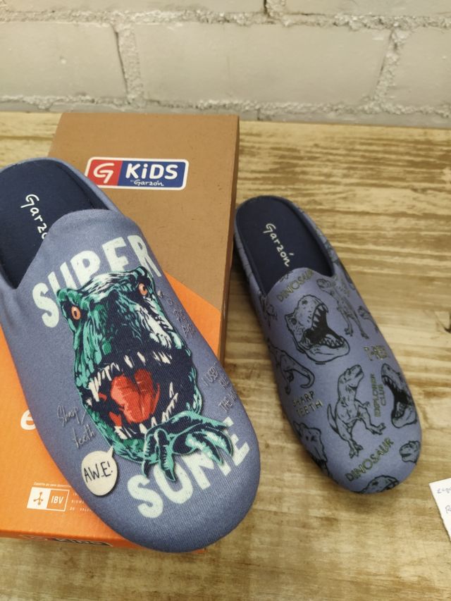 Zapatillas dinosaurio niño Garzón