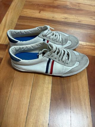 Zapatillas Ganso beige y blancas