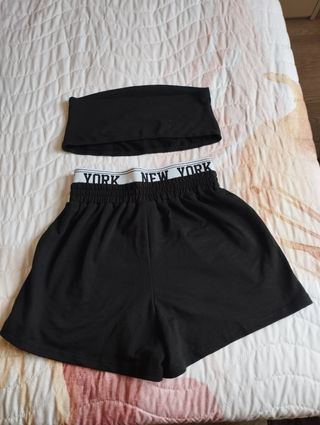 Conjunto deportivo negro