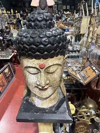 Gran cabeza de buda en madera