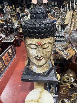 Gran cabeza de buda en madera