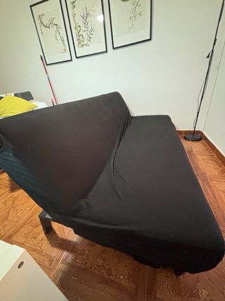 Sofá cama negro usado