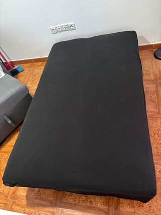 Sofá cama negro usado