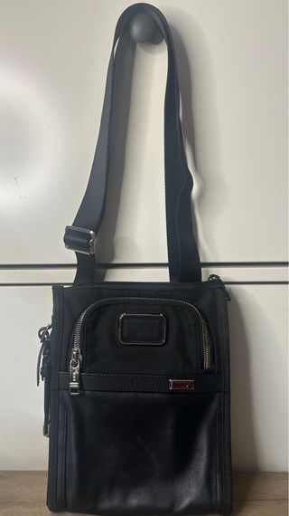Bolso bandolera TUMI negro