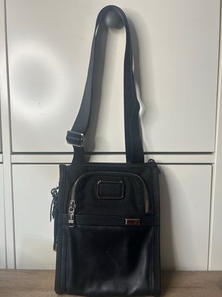 Bolso bandolera TUMI negro