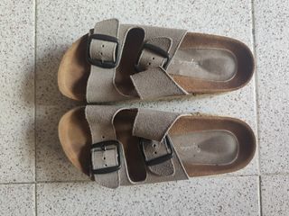 Sandalias plataforma con hebillas.