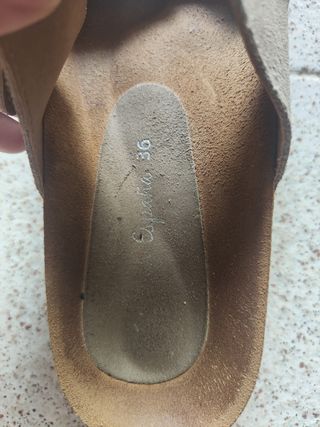 Sandalias plataforma con hebillas.