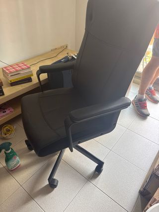 Silla escritorio negra - piel sintética